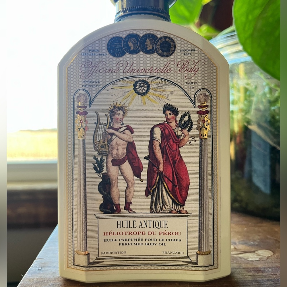 Officine Universelle Buly Huile Antique Body Oil in Heliotrope Du Perou